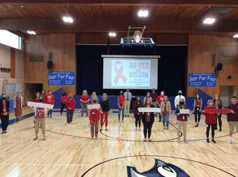 @CTBarkalow-@MissColford-@ColleenBez-USA-768x573