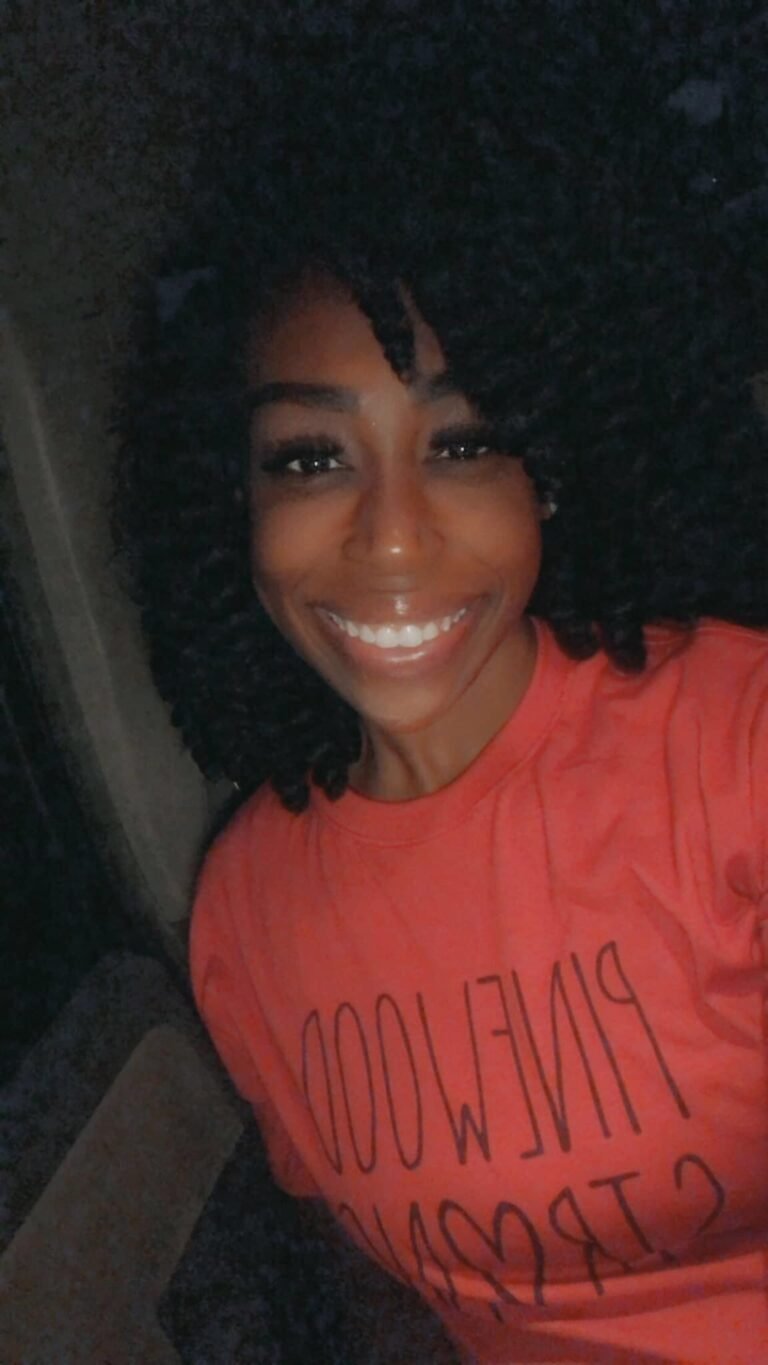 @Senetra.Kaye-USA-768x1365