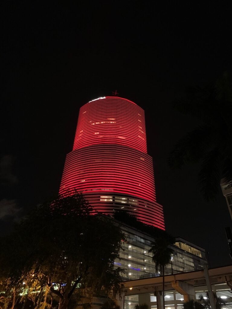 Miami-Tower-FL-USA-Image-2-768x1024