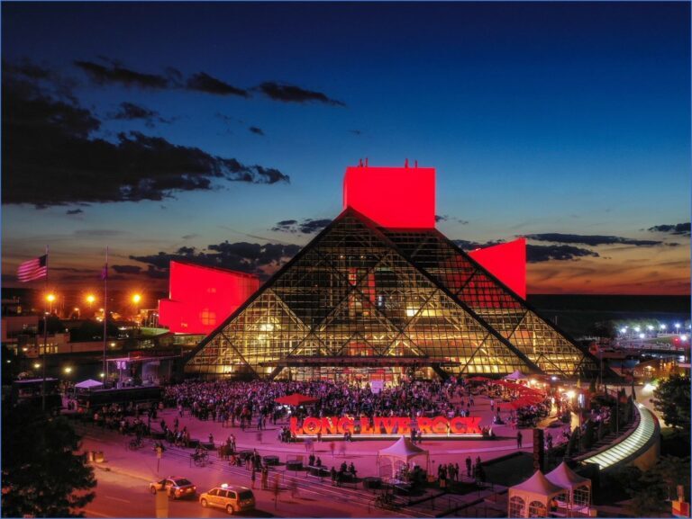 Rock-and-Roll-Hall-of-Fame-OH-USA-768x577