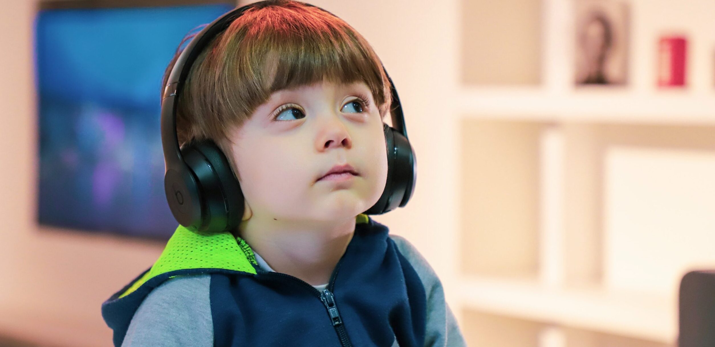 7 'Off the Page' Signs of Dyslexia in Kids Speaking and Listening